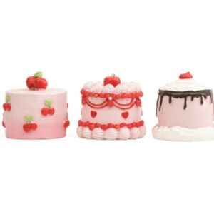 💕🔹️Sweet Treats 🔹️Set of Three Pink Mini cakes  Figurines